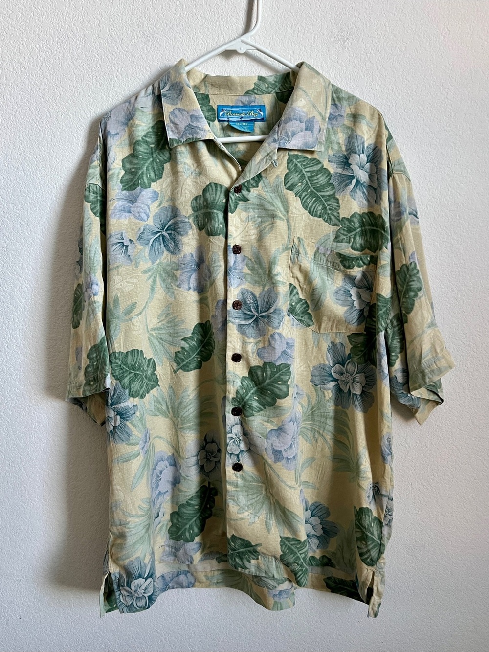 Men’s size XXL Yellow Floral Hawaiann Shirt 100% Silk Bermuda Bay